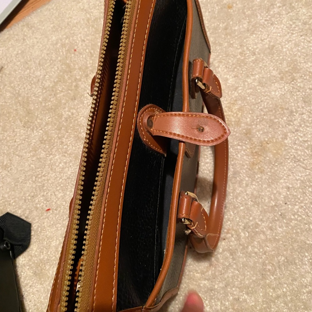 D&B Elegant Black and Tan Leather Handbag - Picture 7 of 15